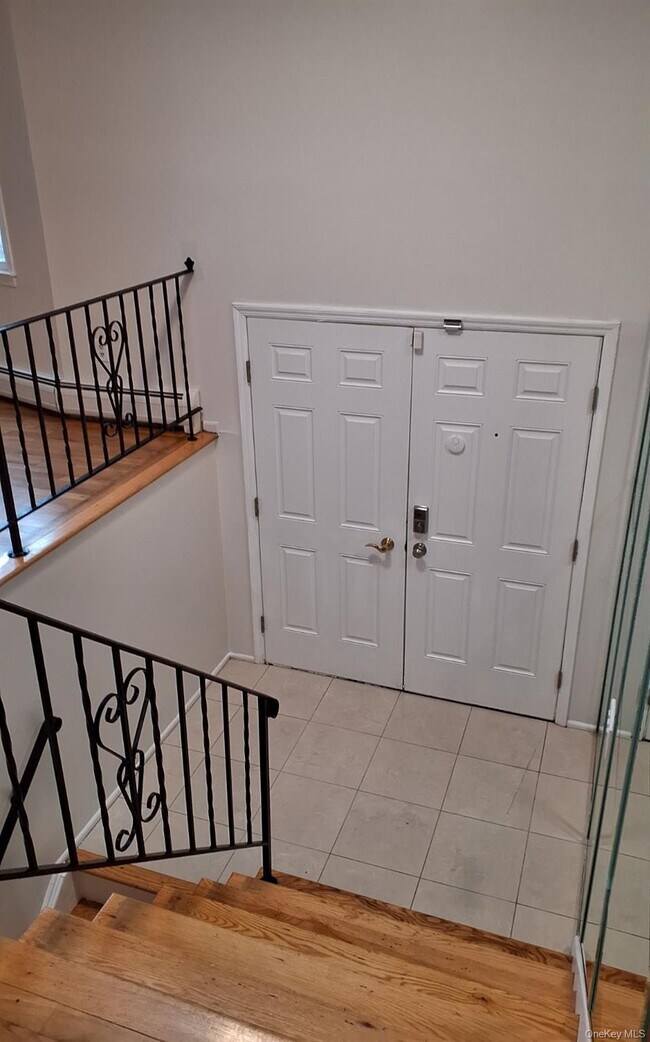 Building Photo - 5 Suzie Dr