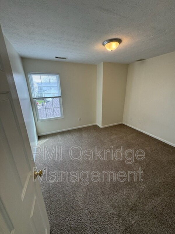 Building Photo - 120 Heather Rd