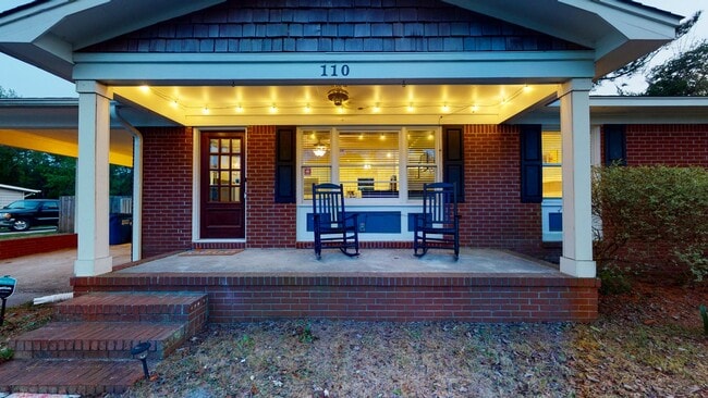 Building Photo - 110 Pinecliff Dr