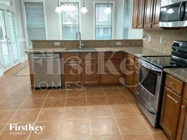 Building Photo - 3310 Lucy Dr