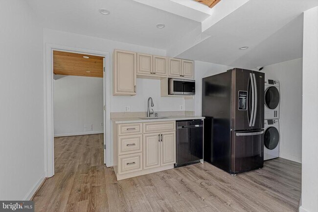 Building Photo - 1646 Stowe Rd