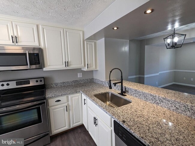 Building Photo - 1680 Thenia Pl