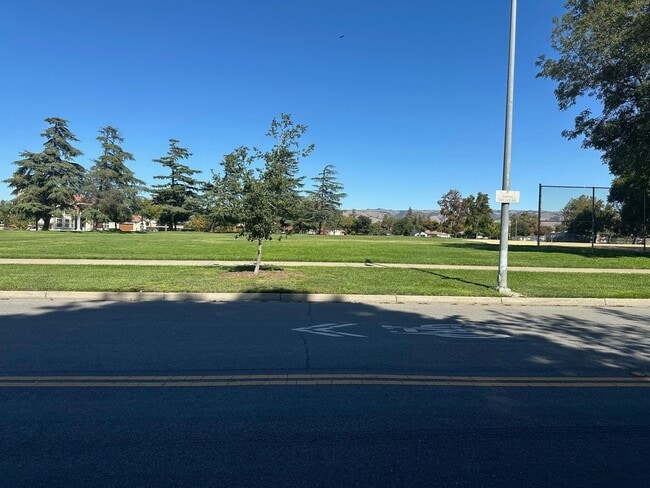 Building Photo - Updated 2-bed, 2-bath condo in Fremont’s N...