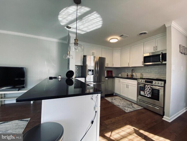 Building Photo - 1221 N Quinn St