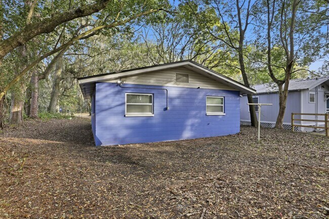 Building Photo - Beautiful, renovated 3 bedroom 1 bath home