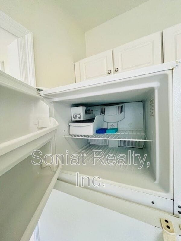 Building Photo - 3215 Nashville Ave