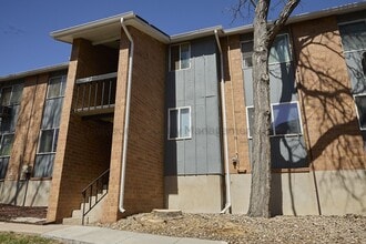 Building Photo - 1708 Sawyer Way