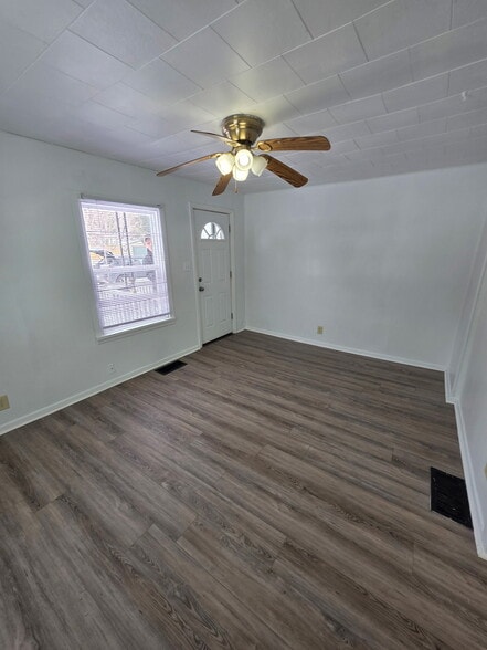 Building Photo - 825 Garfield Ave