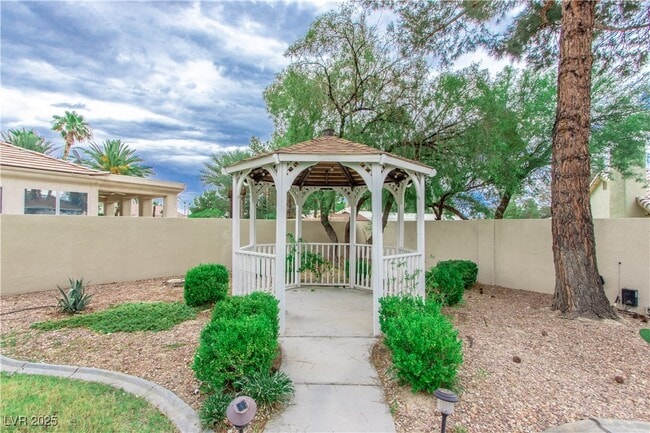 Building Photo - 6313 W Crestfield Ave