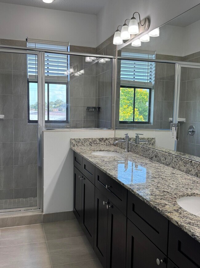 Building Photo - 2037 Oysterwood Ln