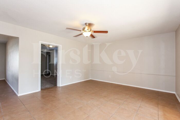 Building Photo - 5702 N 19th Dr