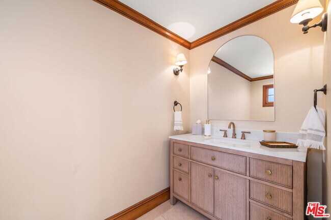 Building Photo - 9023 Alto Cedro Dr