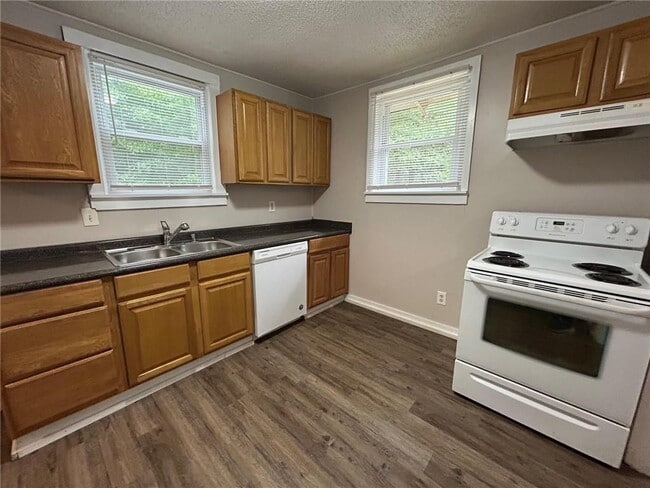 Building Photo - 905 Pansy Ct