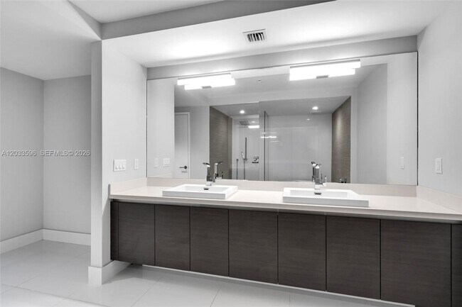 Building Photo - 300 Sunny Isles Blvd