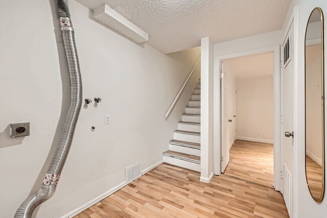 Building Photo - 2517 W Willamette Ave