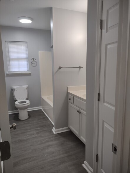 Hallway bathroom and closet - 505 Miller Ave