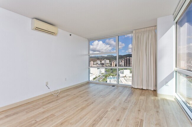 Building Photo - 909 Kapiolani Blvd