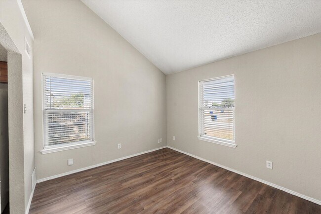 Building Photo - 311 Kings Way Dr