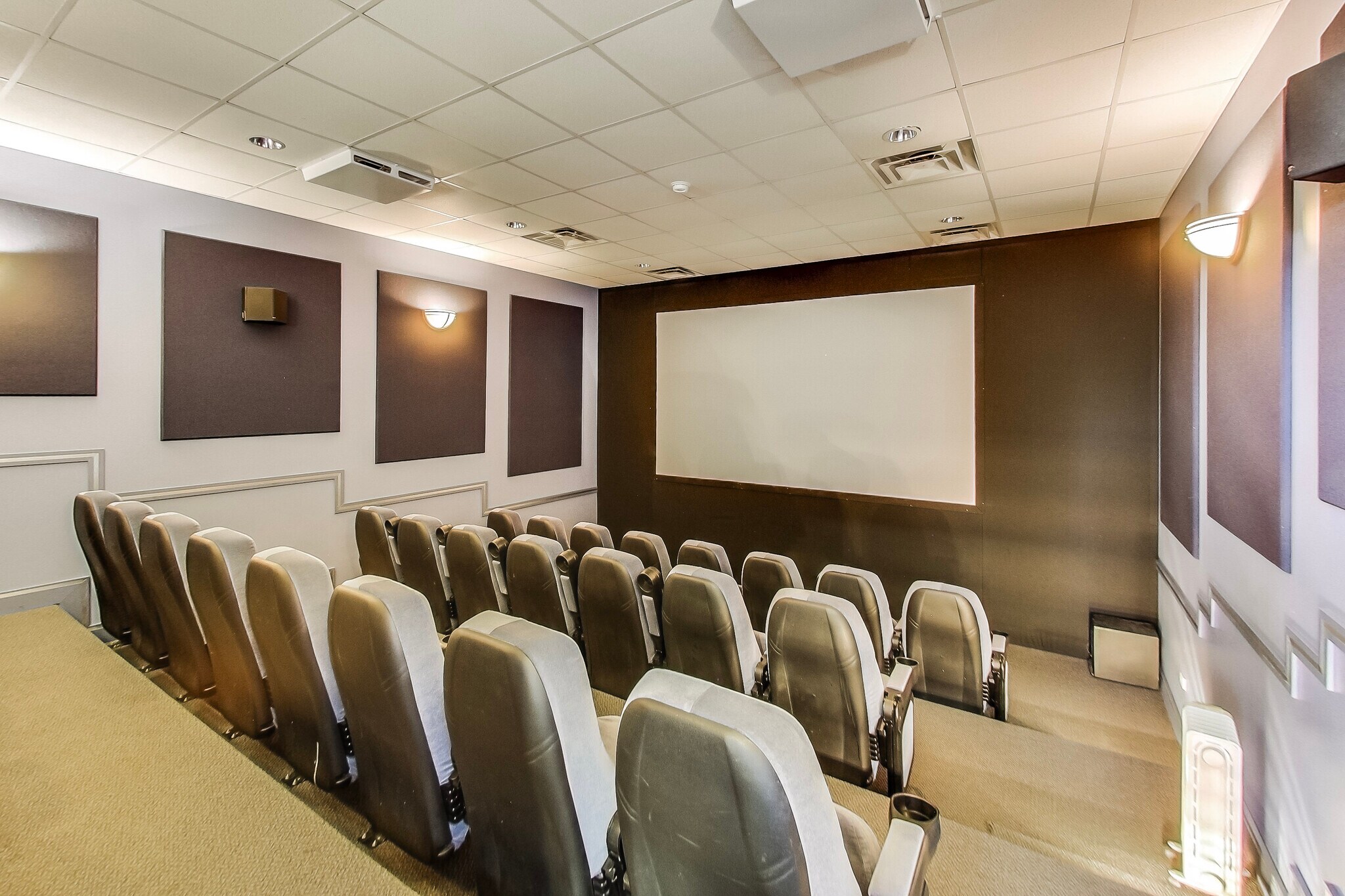 Building Photo - 1111 W 15th St