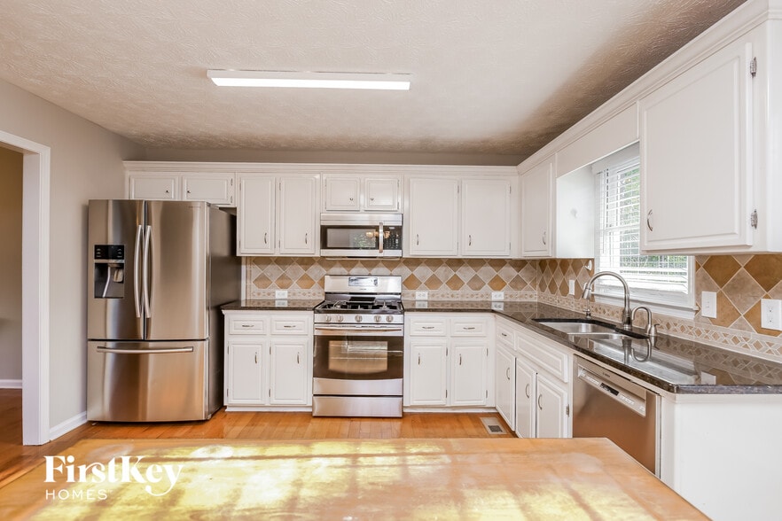 Building Photo - 210 Calusa Lake Ct