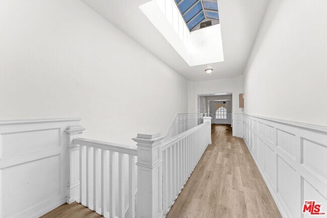 Building Photo - 140 S Camden Dr