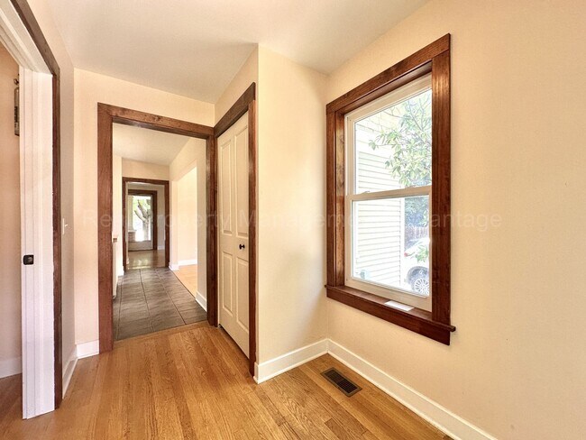 Building Photo - Craftsman Style, Modern Amenities Steps from Main St.