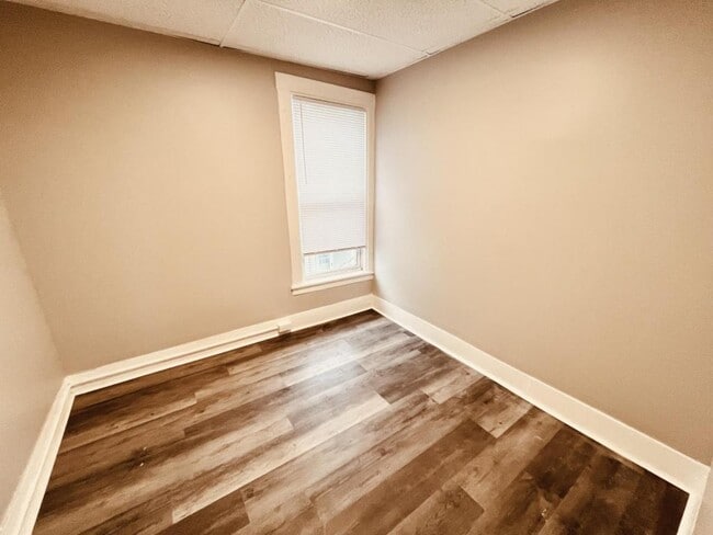 Building Photo - 6 Grove St