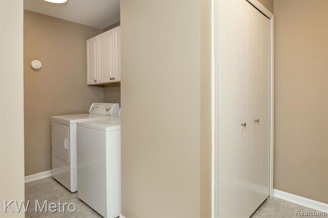 Building Photo - 516 Newburne Pointe