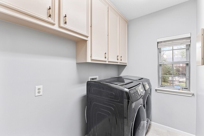 Building Photo - 5622 Woodland Creek Dr