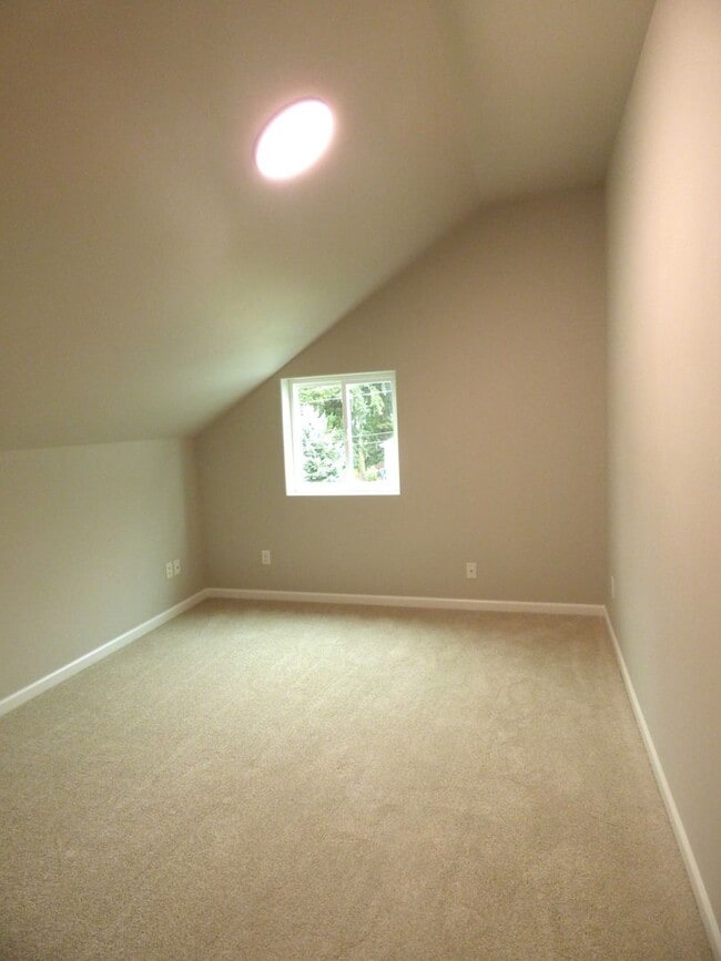 Building Photo - 5 Bedroom Home in South Salem! Near I-5