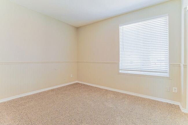 Building Photo - 736 W El Prado Rd