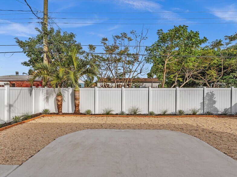 New fence - 5408 NE 3rd Ter