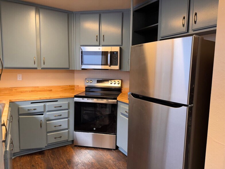 Building Photo - 259 Dartford St