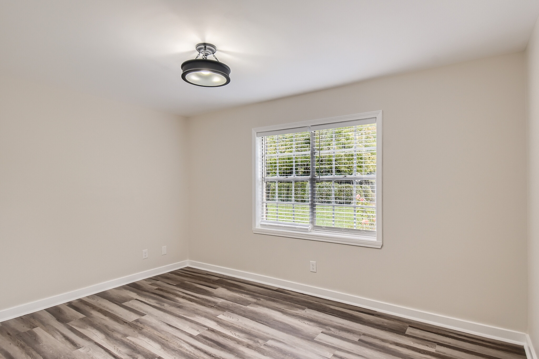 Building Photo - Room in Apartment on Cleveland St