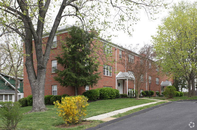 Exterior - Pinehurst Apartments