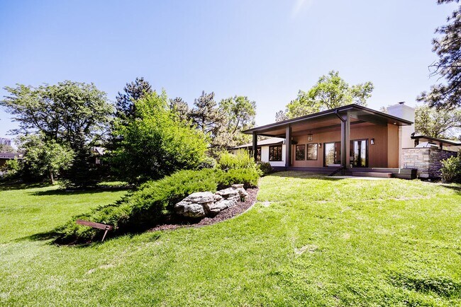 Building Photo - Custom Remodeled 4bd/4ba House in Greenwoo...