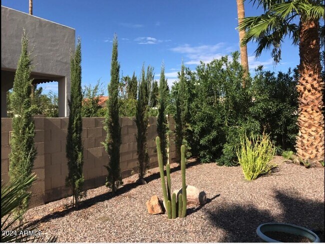 Building Photo - 26006 S Foxglenn Dr