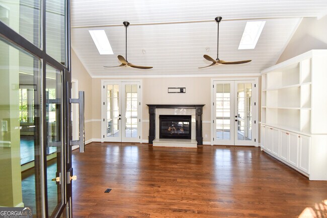 Building Photo - 1091 Fairway Ridge Rd