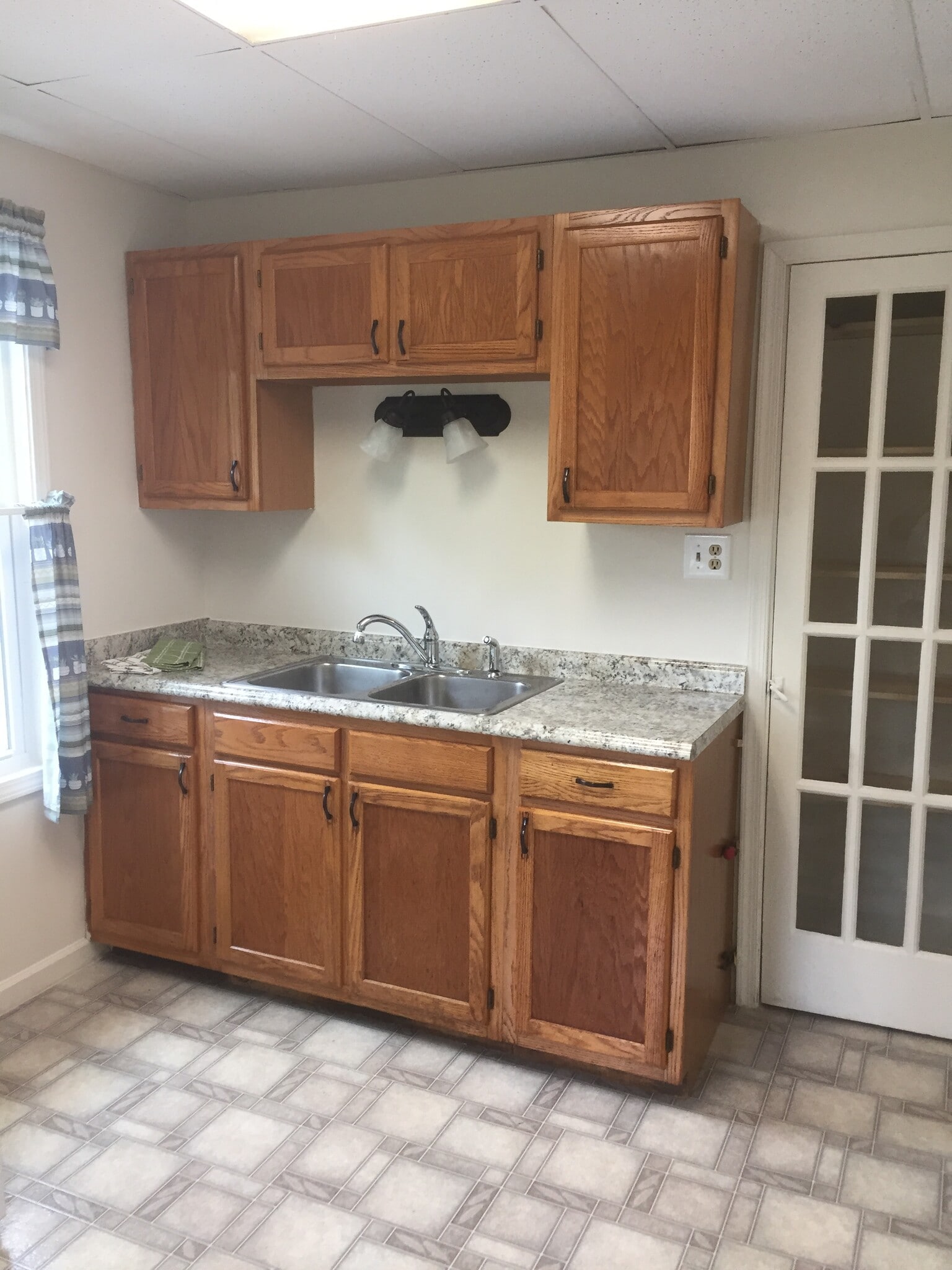 Kitchen with new countertops - 3323 Emerson Ave