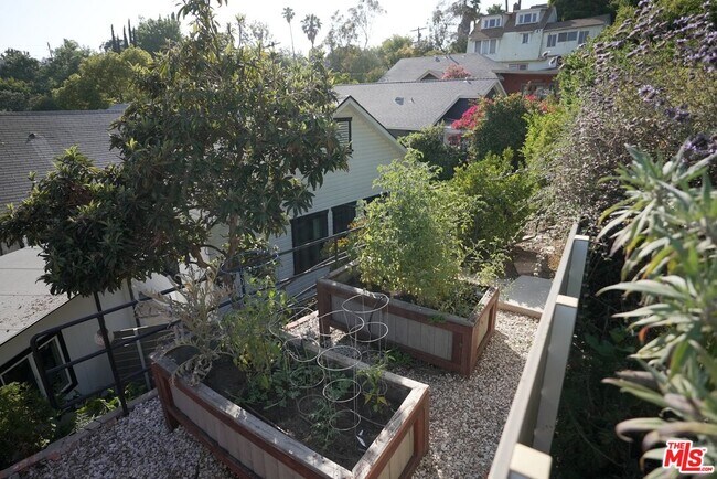 Building Photo - 441 N Avenue 52