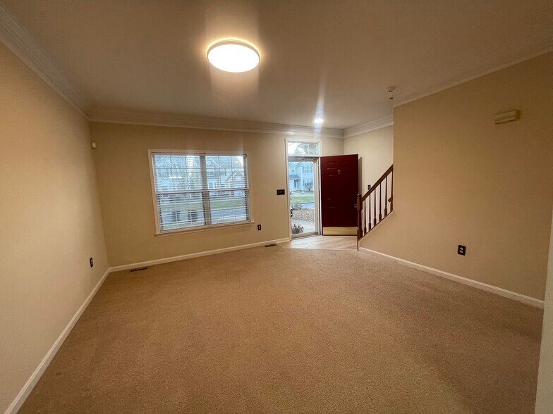Building Photo - 16 Regency Dr