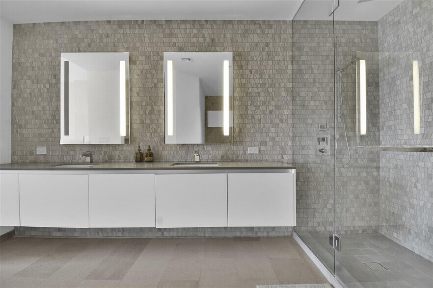 Building Photo - 88 SW 7th St