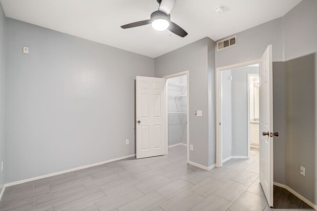 Building Photo - Check out this 2 bedroom upgraded condo!