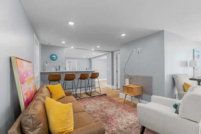 Building Photo - 382 Spring St