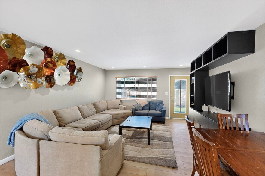 comfortable living room - 4715 Marquette Ave NE