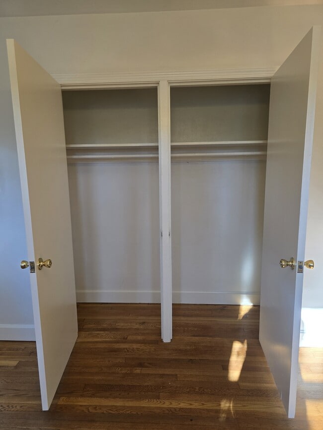 Building Photo - 1831 W 1st St