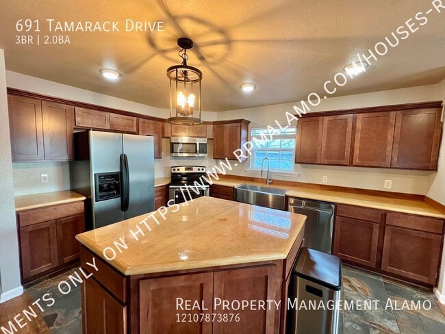 Building Photo - 691 Tamarack Dr