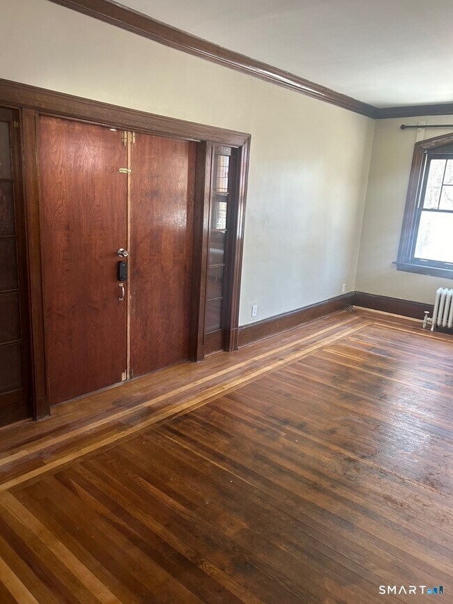 Building Photo - 304 Edgewood St