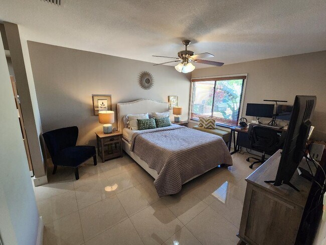 Building Photo - 3760 NW 19th St