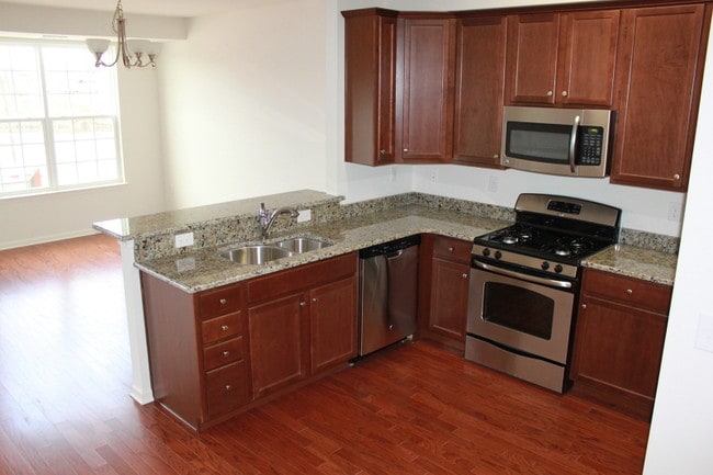 Building Photo - 502 Waterview Ct